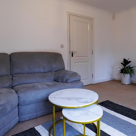 Comfortable 4-Bedroom Home In Aylesbury Ideal For Contractors Professionals Or Larger Families エクステリア 写真